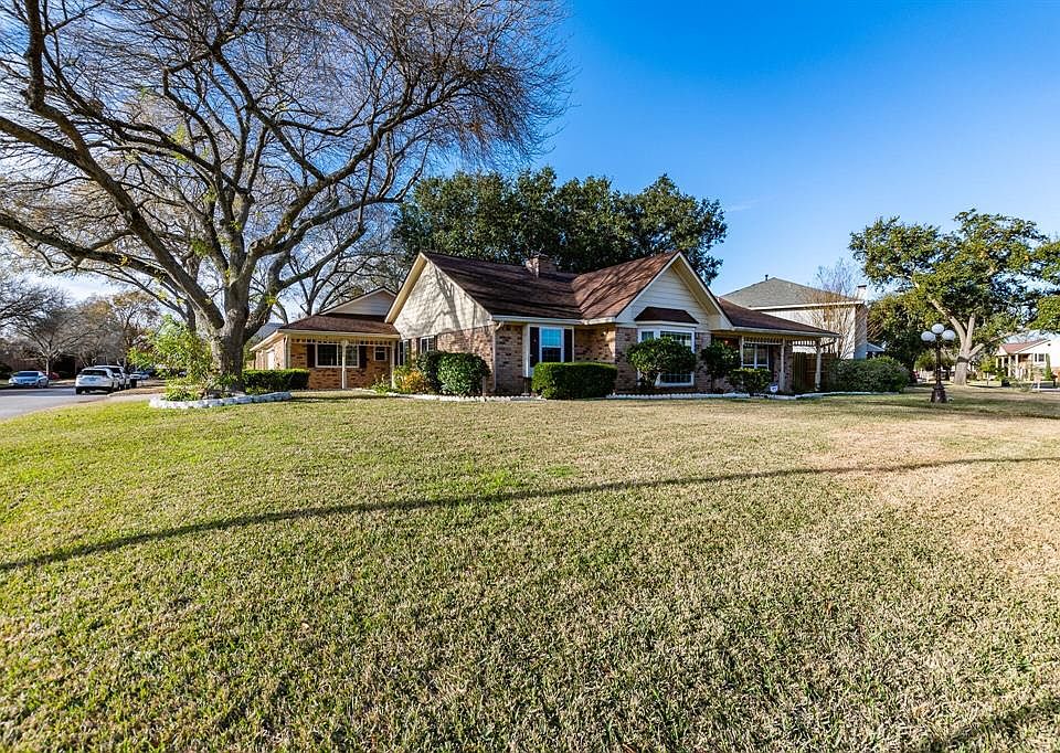1st image of 501 Hillhurst Dr
