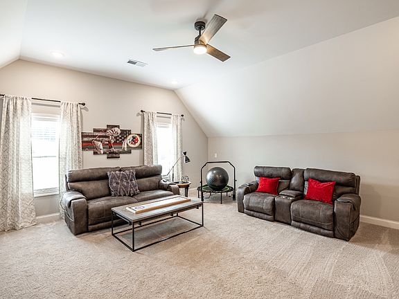 5th image of 266 Hutch Ct