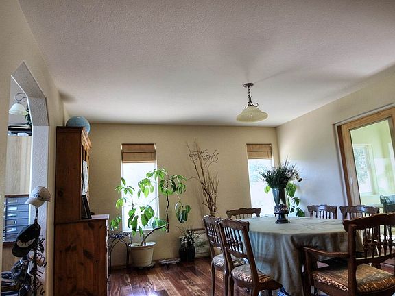 5th image of 3725 Hillsview Rd