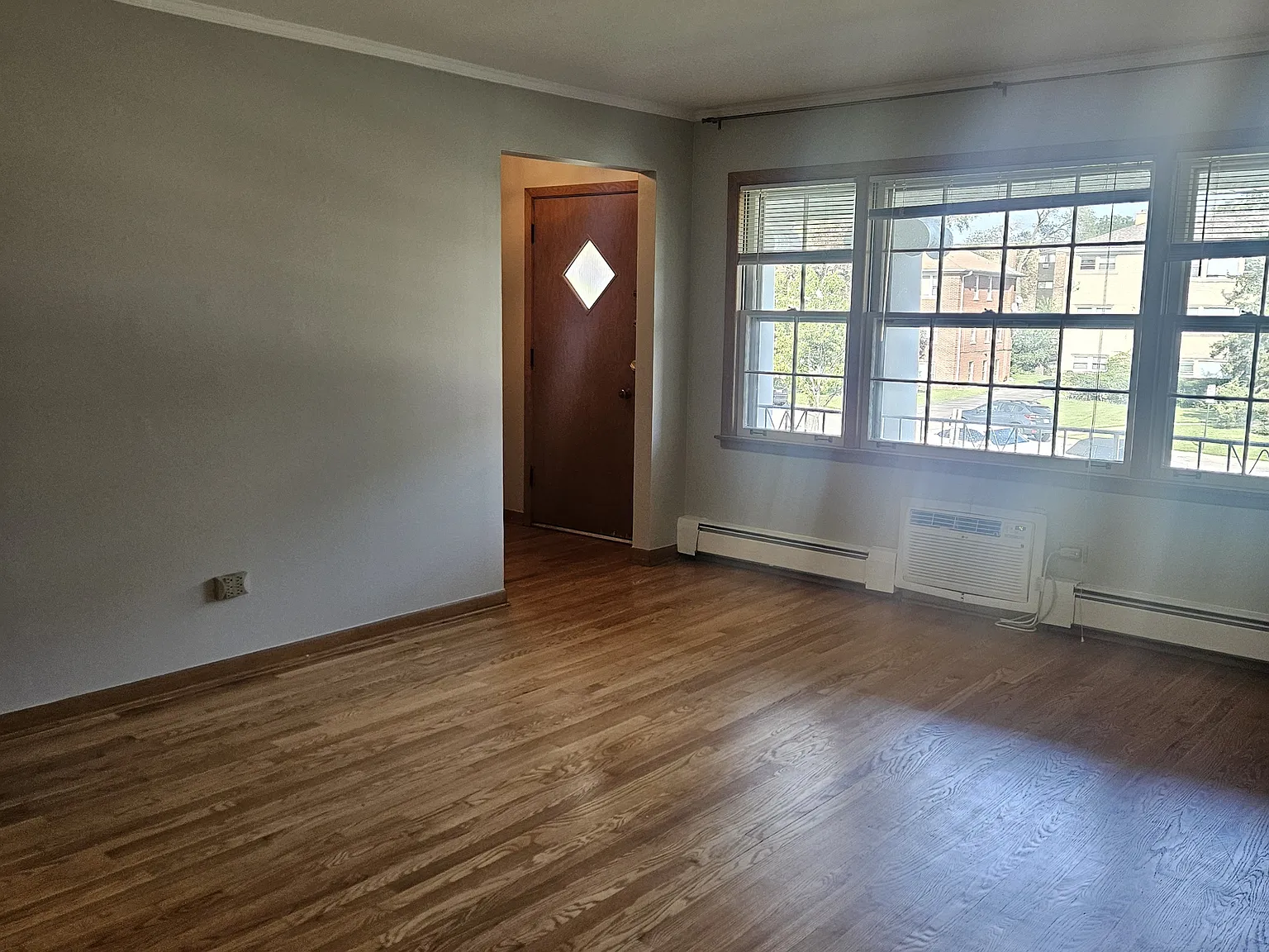 1 bed, 900 sqft, $1,750 — Photo 3