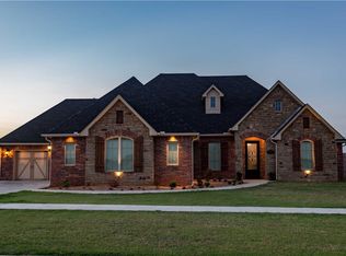 2001 Club House Dr, Weatherford, OK 73096