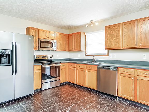 2nd image of 1260 Valley Dr