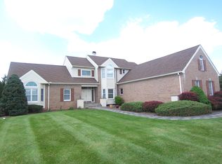 14 Lake Baldwin Dr, Pennington, NJ 08534