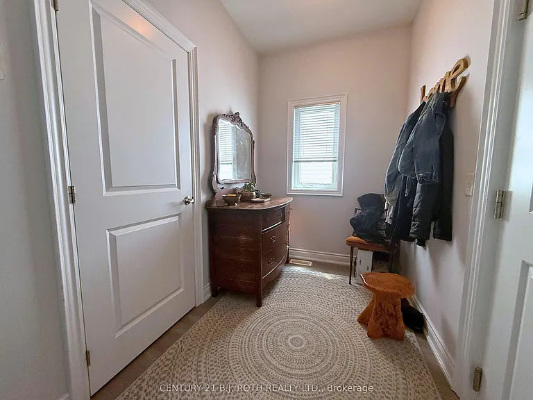 181 Patterson Rd #UPPER LEVEL — Photo 2