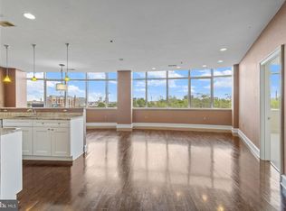 201 N 8th St APT 502, Philadelphia, PA 19106