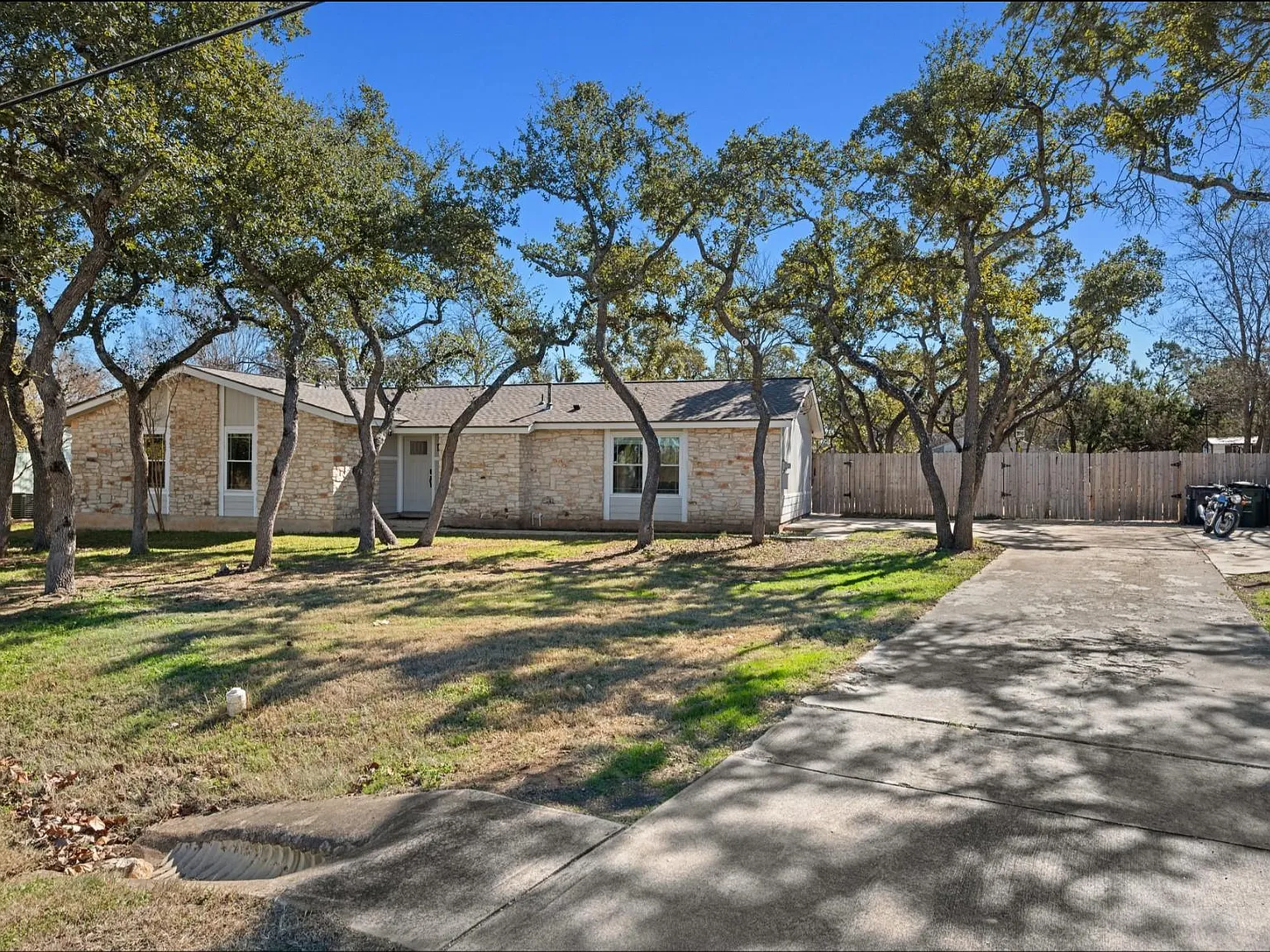 4 bed, 2.0 bath, 1458 sqft, $2,100 — Photo 3