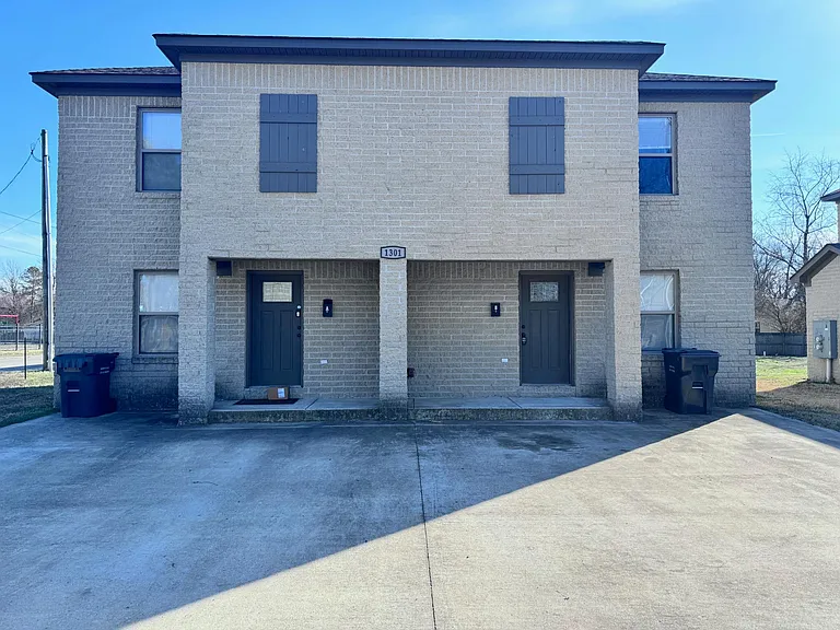 1311 W Monroe Ave #A — Photo 1