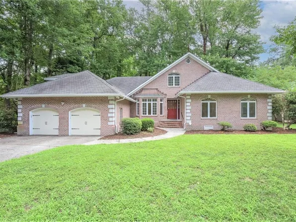 2524 Entrada Dr, Virginia Beach, VA 23456