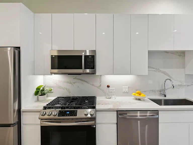 Luxe Suites Chicago Luxury Apartments — Photo 42