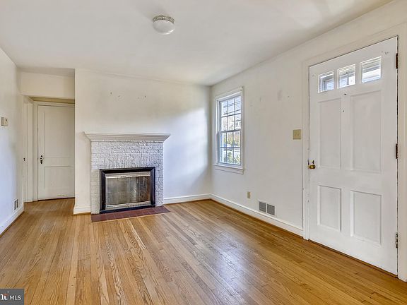 5th image of 1912 N Lexington St