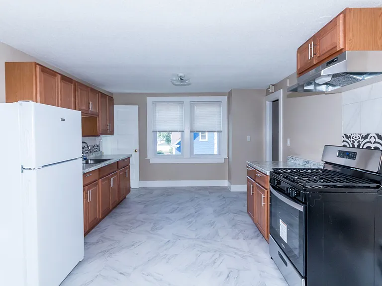 34 Ward St #3 — Photo 11