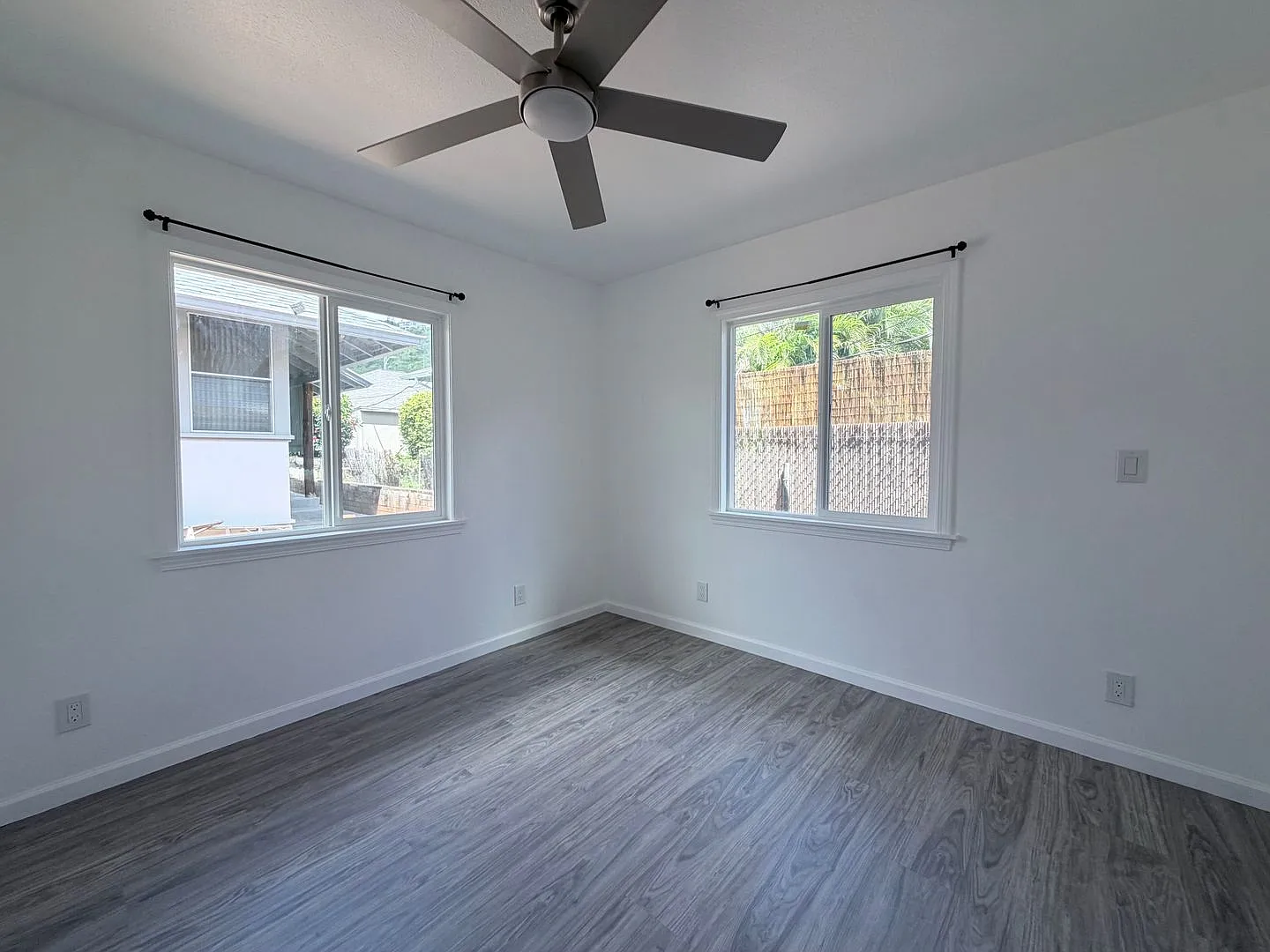 Newly Renovated 2 Bedroom, 1 Bathroom House — Photo 4