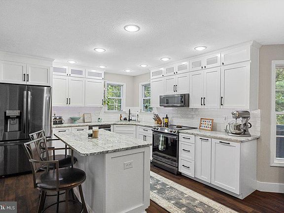 5th image of 523 Northwood Cir
