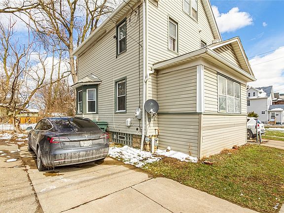 3rd image of 1734 Clifford Ave