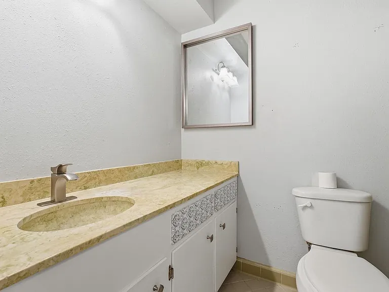 4049 Rooney Dr — Photo 23