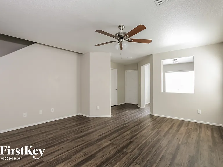 703 Loughton St — Photo 3