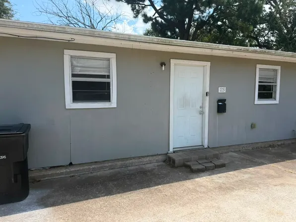 709 N 9th St, Nederland, TX
