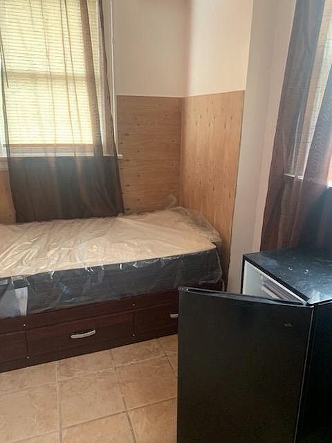2nd image of 931 Quincy Ave