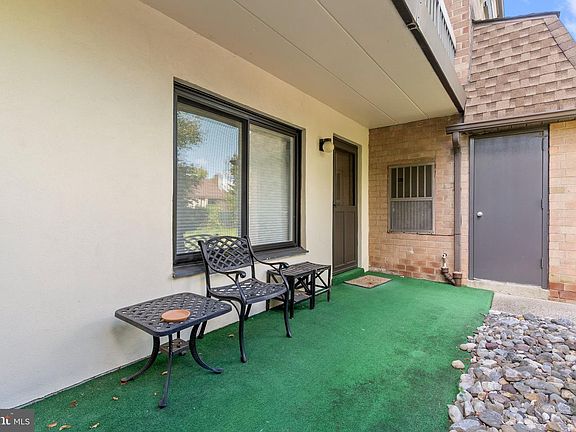 5th image of 56004 Delaire Landing Rd #7D
