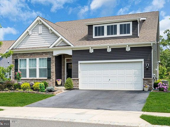 2nd image of 3 Raccoon Ln