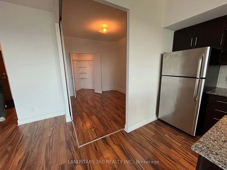 35 Brian Peck Cres #1020 — Photo 10