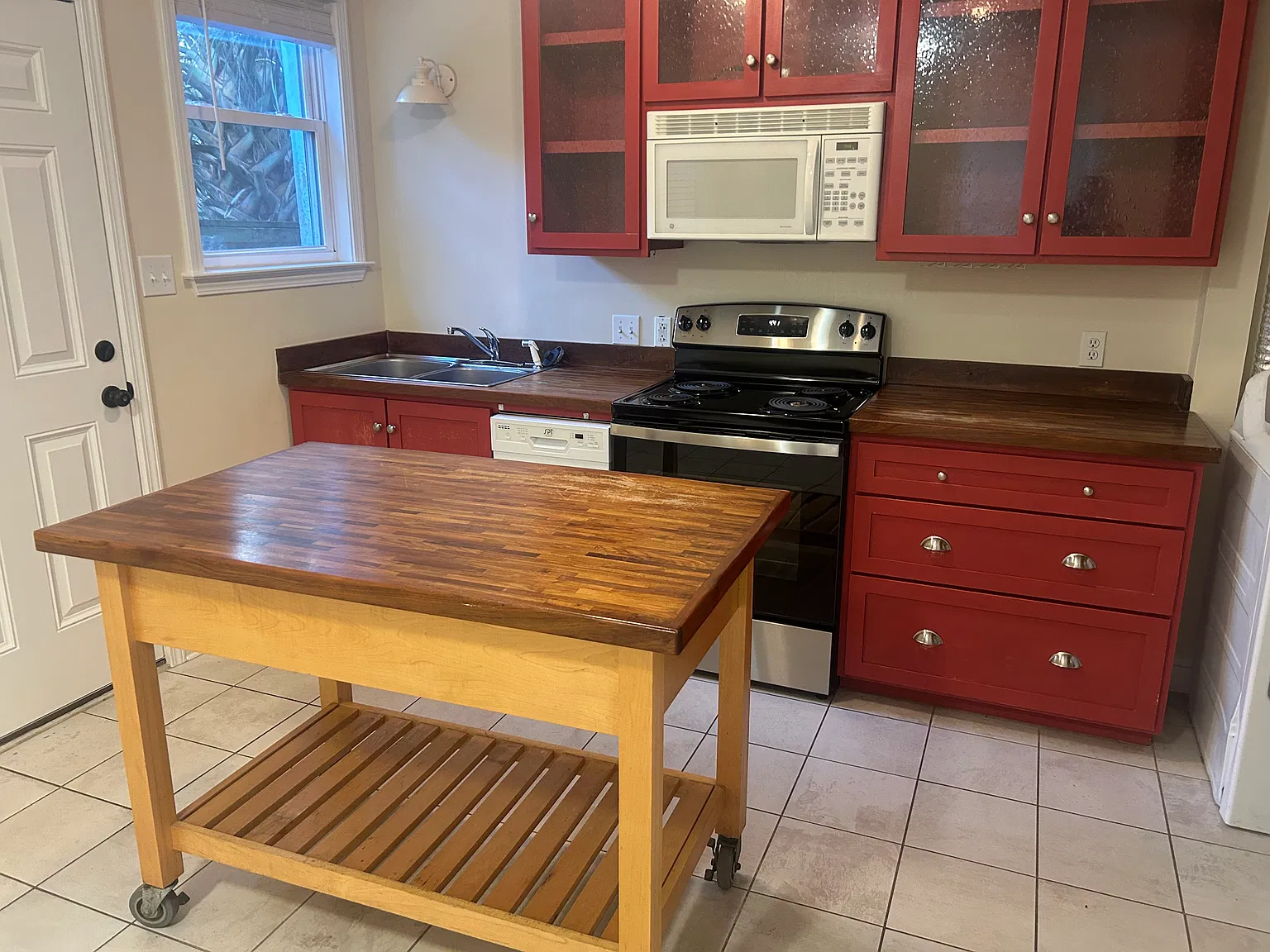 3 bed, 1500 sqft, $4,100 — Photo 3