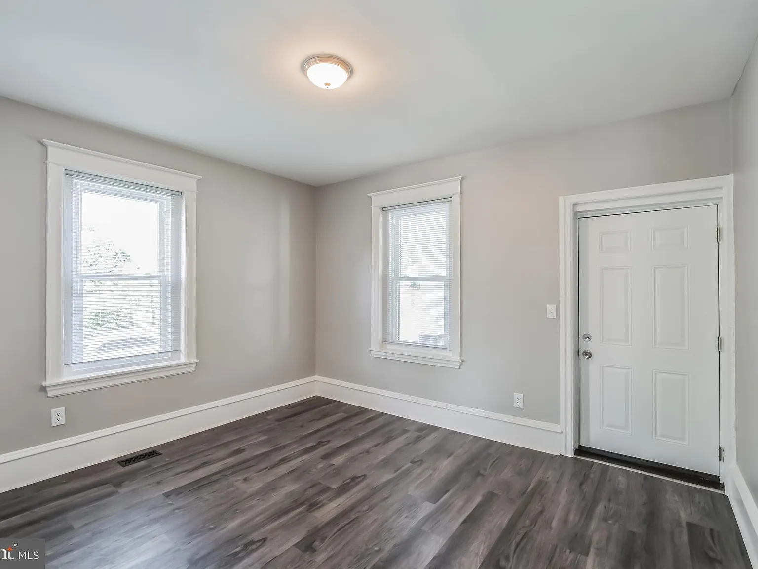 2 bed, 1.0 bath, 1122 sqft, $1,800 — Photo 3