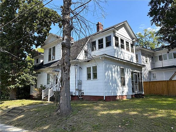 2nd image of 202 Isabel St