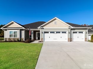 121 Hawk Ridge Ln, Smithfield, NC 27577
