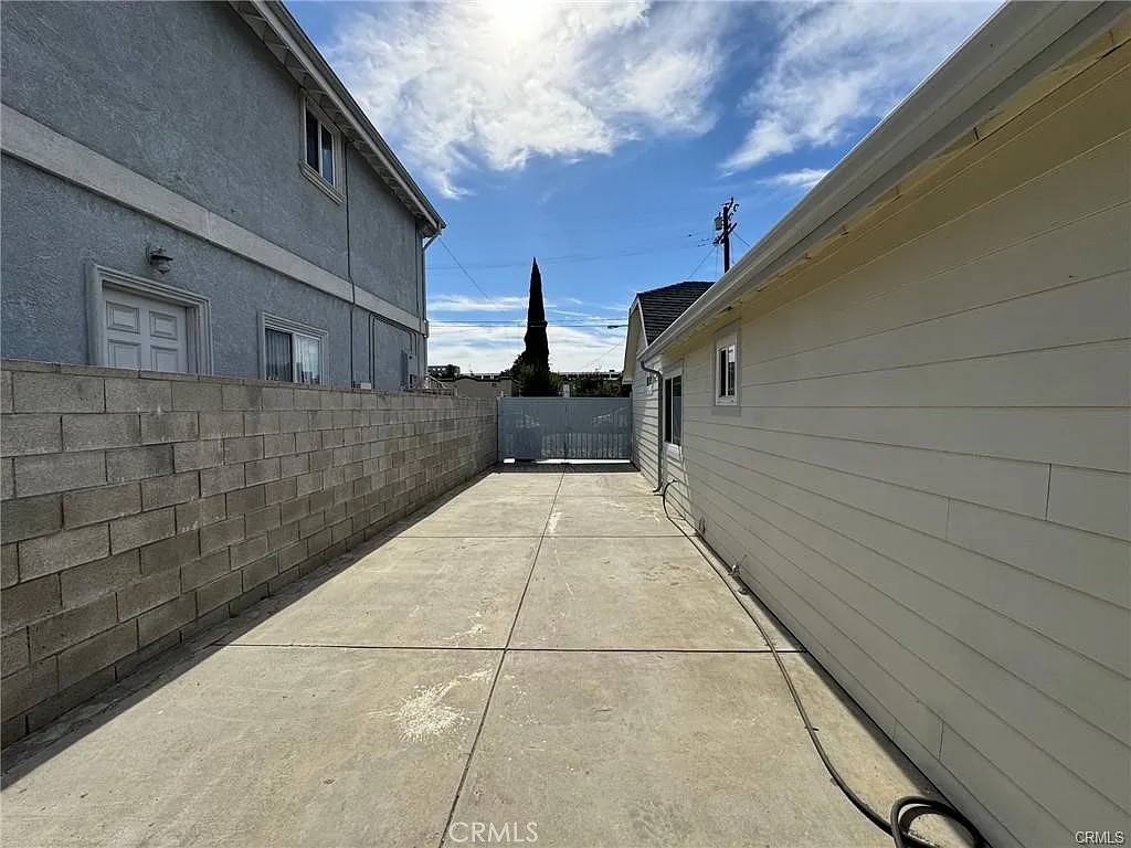 3 bed, 1.5 bath, 984 sqft, $3,400 — Photo 2