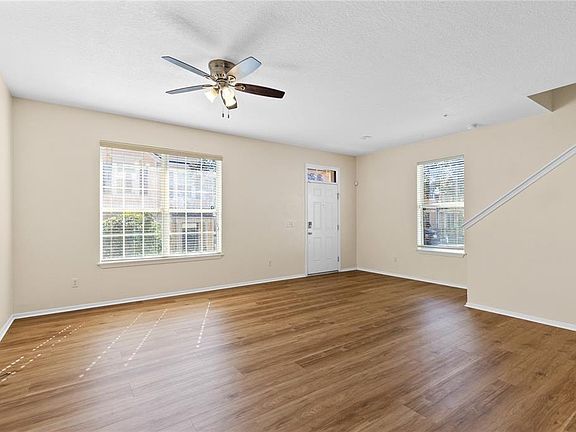 5th image of 220 Maplebrook Dr