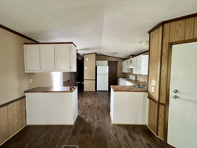 300-04 Ricks Rd — Photo 6