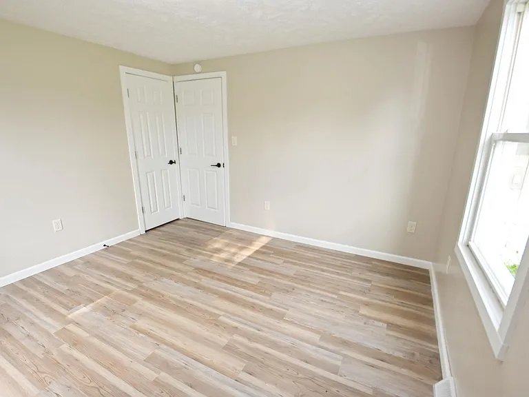1014 W Bryan St — Photo 6