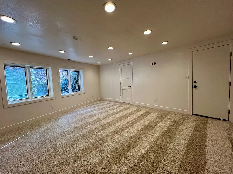 425 Lakeview Way — Photo 26