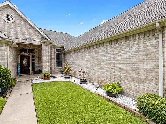 4th image of 410 Sabal Palm Ln