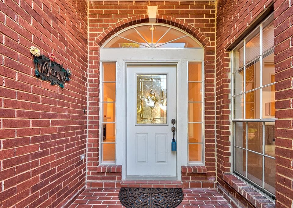 1st image of 2719 N Larkspur Cir