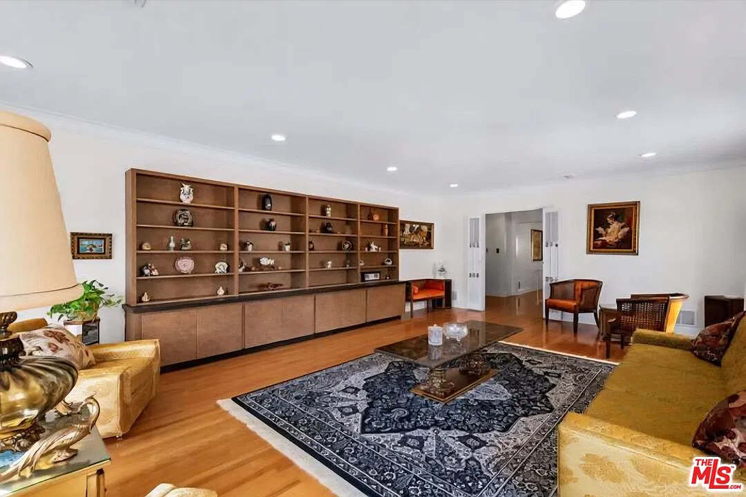 3 bed, 2.0 bath, 2153 sqft, $5,600 — Photo 3