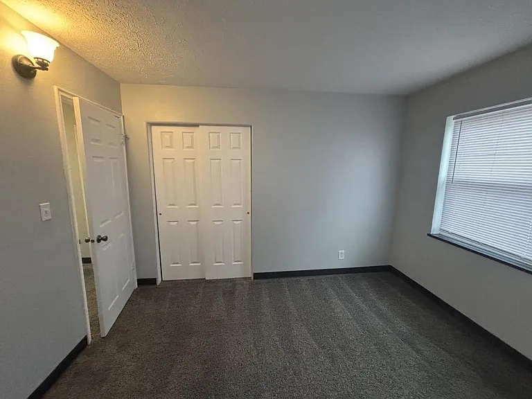 618 Jefferson St — Photo 12