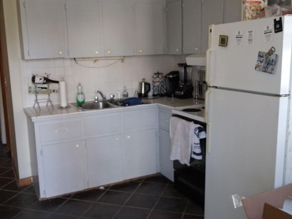 2nd image of 10 Dresser St APT 3