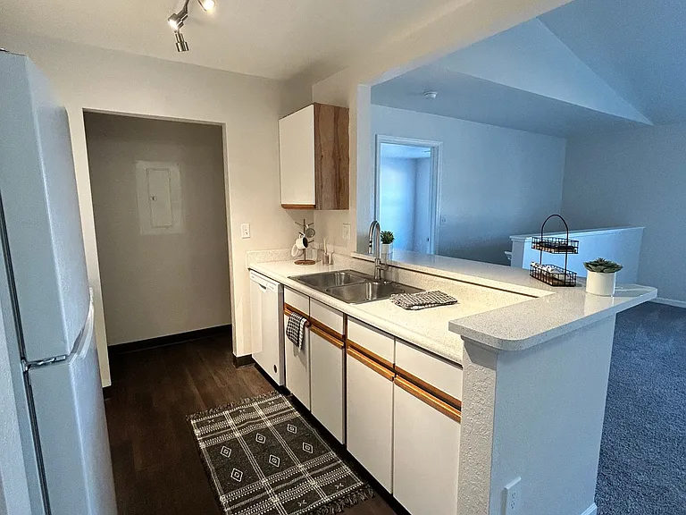 Fountain Park Apartments — Photo 18