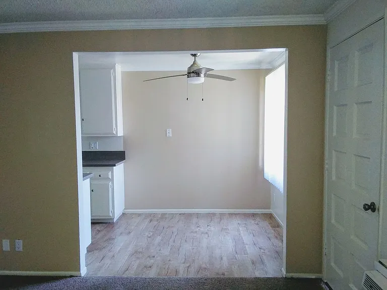 Tustin Villas — Photo 24