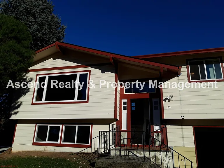 1114 SW Wright Ct — Photo 1