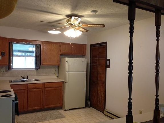 3rd image of 8412 Silverbell Ave