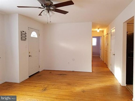 3rd image of 100 Lakeview Blvd