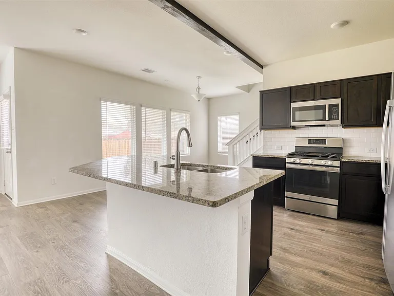 420 Magnolia St — Photo 4