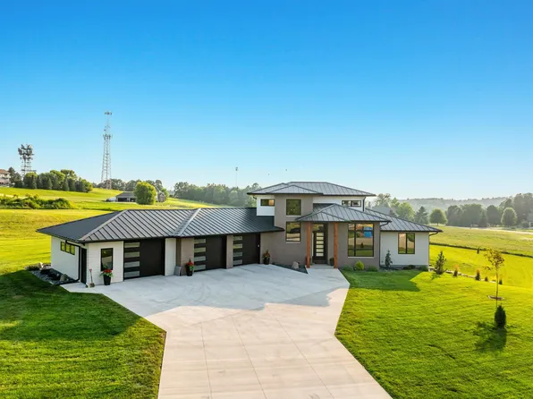 W8251 Hackberry Hills Rd, Hortonville, WI 54944