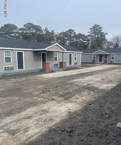 607 E Main St — Photo 1