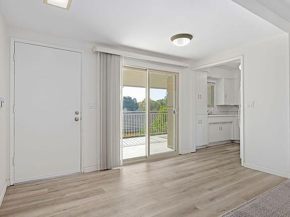 4th image of 257 Moreton Bay Ln Unit 4