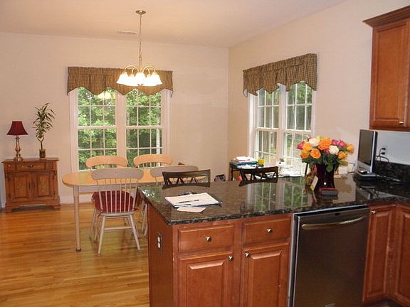 5th image of 818 Stonebridge Dr