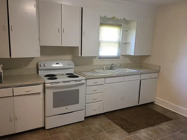 218 Granby Park #B — Photo 4